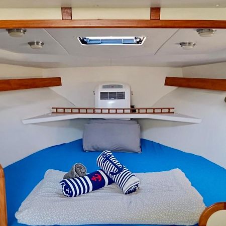 Cozy Private Two Rooms Yacht In Barcelona With Free Parking サン・アドリア・デ・ベソス エクステリア 写真