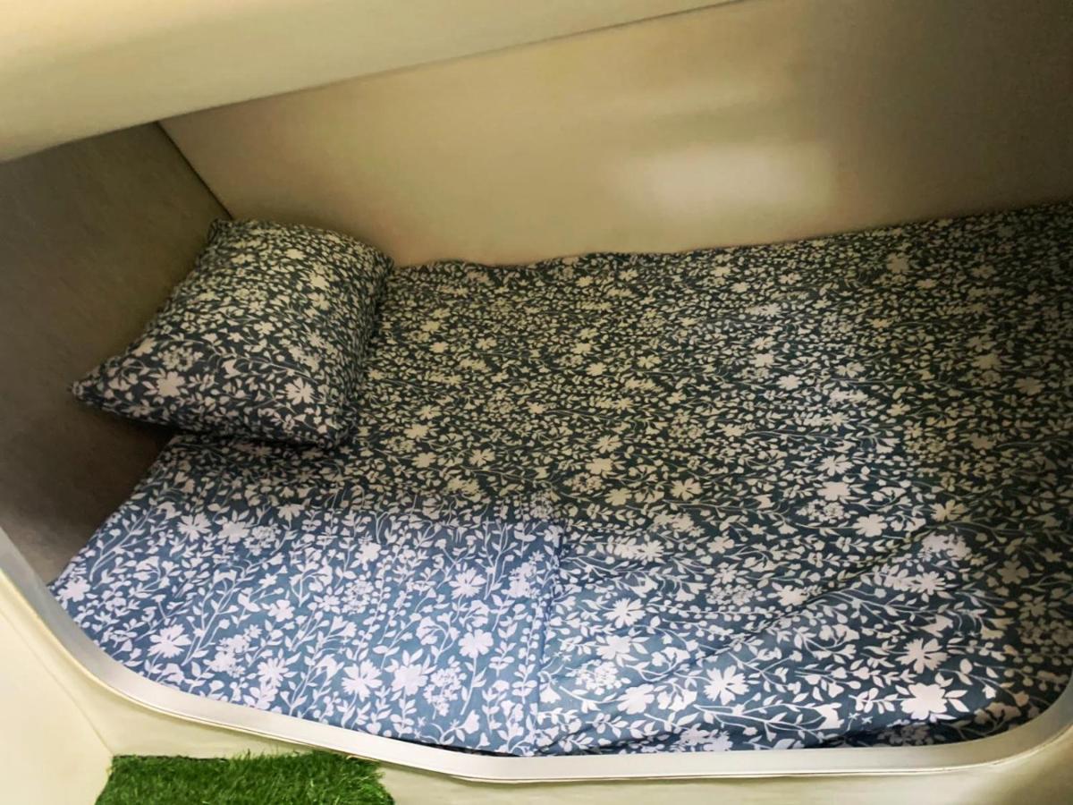 Cozy Private Two Rooms Yacht In Barcelona With Free Parking サン・アドリア・デ・ベソス エクステリア 写真