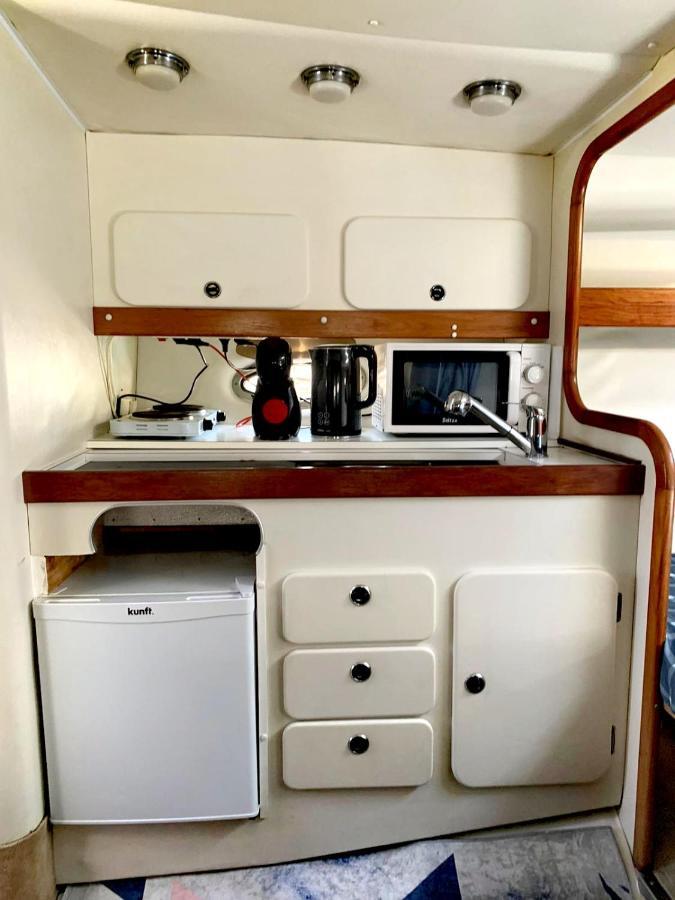 Cozy Private Two Rooms Yacht In Barcelona With Free Parking サン・アドリア・デ・ベソス エクステリア 写真